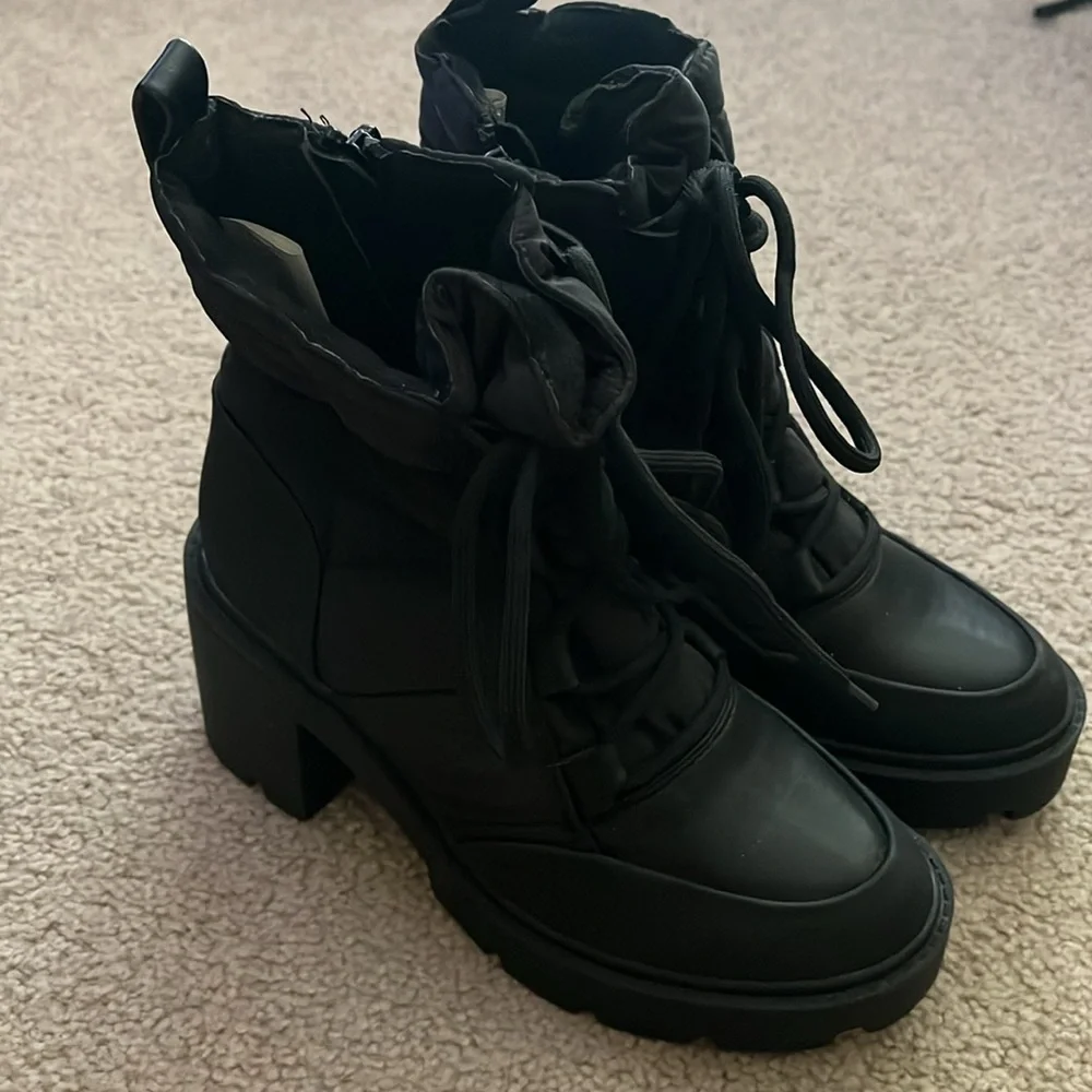 “Dream Pairs- Platform Combat Boots size 6”